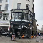 Located One Bedroom Apartamento Bristol