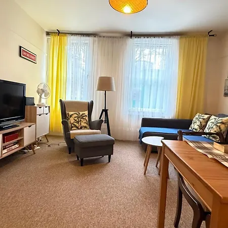 Located One Bedroom דירה *