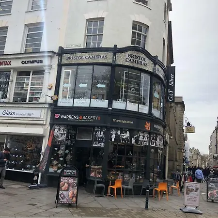 Located One Bedroom Apartman Bristol