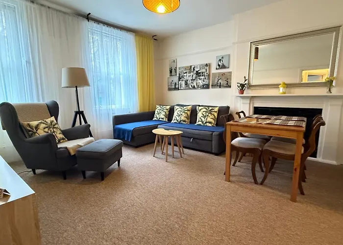 Located One Bedroom Bristol