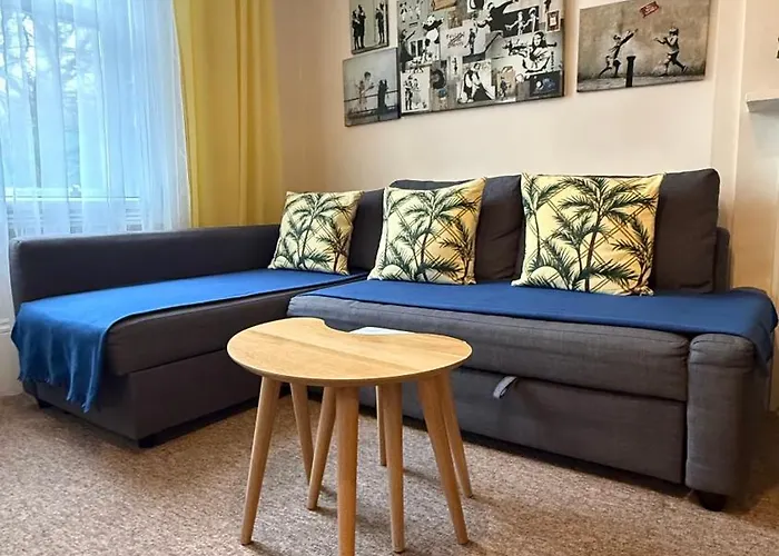 Located One Bedroom דירה *