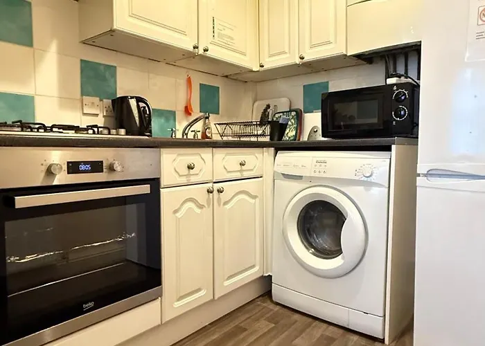 דירה Located One Bedroom *