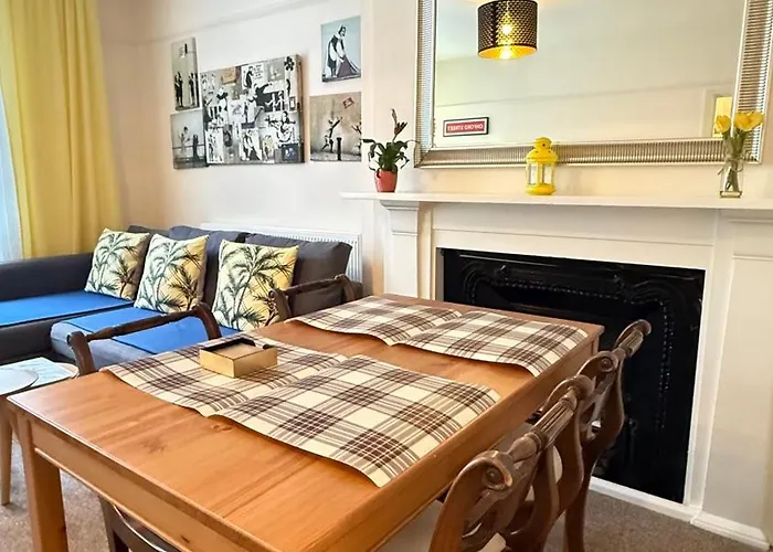 Located One Bedroom Appartamento Bristol