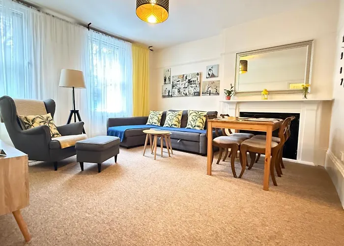 דירה Located One Bedroom בריסטול