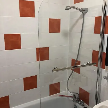 Located One Bedroom * Bristol